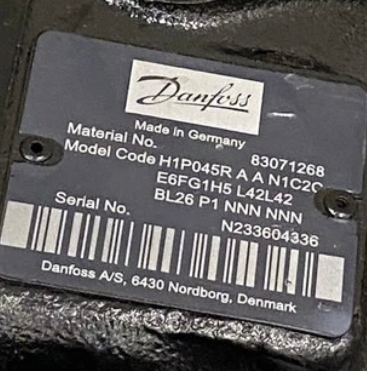 PUMP-VAR DISPL CW H1P045R
83071268
Model code:
H1-P-045-R-A-A-N1-C2-C-E6-F-G1-H5-L-42-L-42-